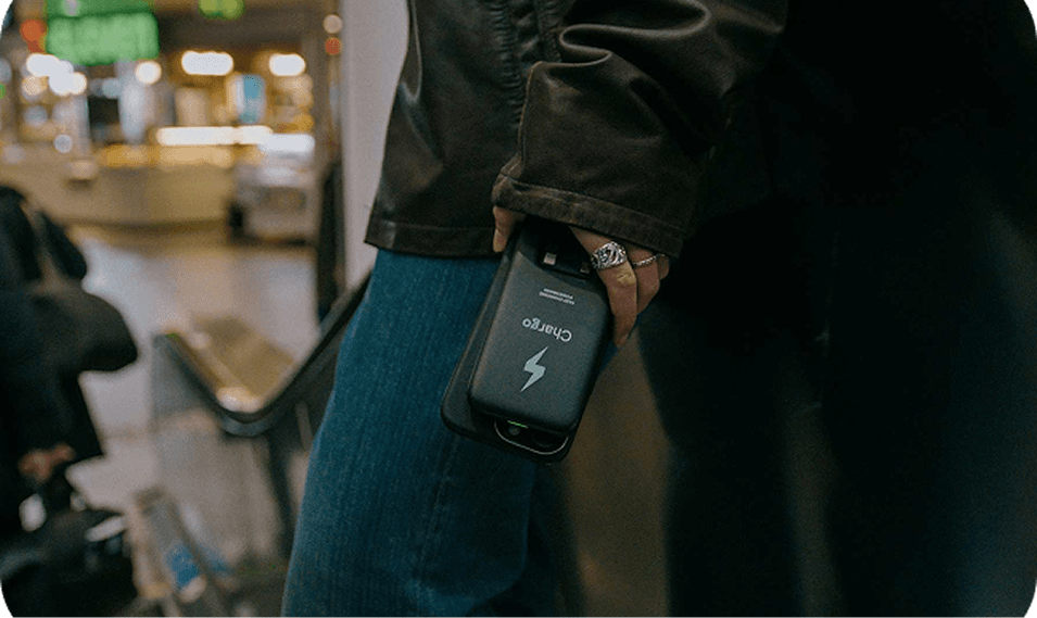 En kunde med en Chargo-powerbank